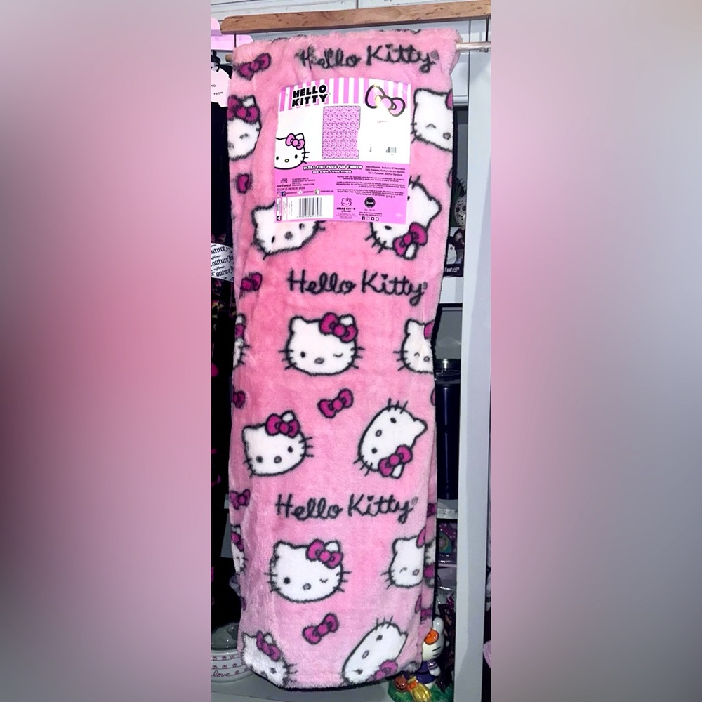 Hello Kitty faux fur blanket